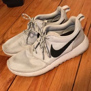 Nike women’s roshe